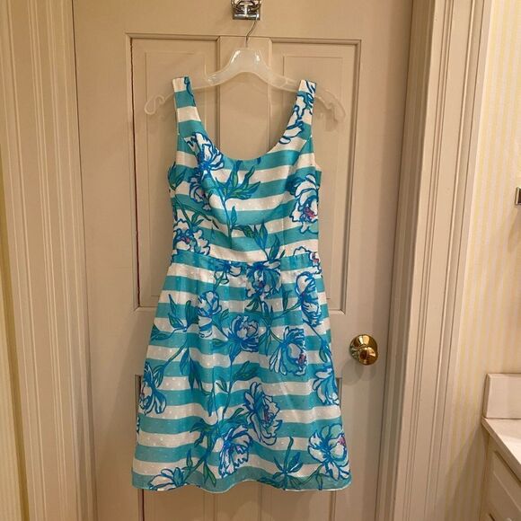 Lilly Pulitzer Roswell Posley Shorely Blue Size 2 - Picture 2 of 6